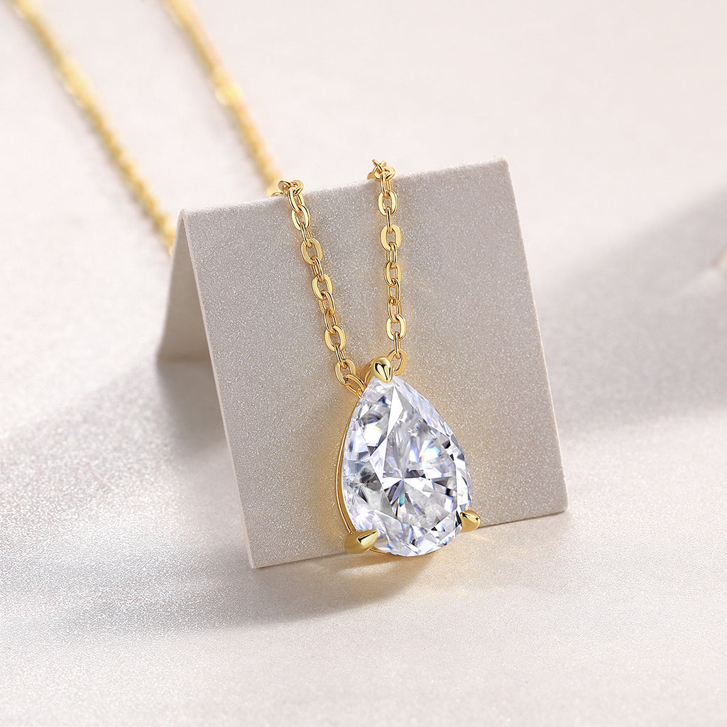 Collar de Moissanita Corte Pera en Plata S925 Chapado en Oro — Brillo Tipo Diamante (Incluye Cadena)