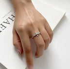 Anillo Cruz con Detalles de Circonia — Ajustable y Elegante