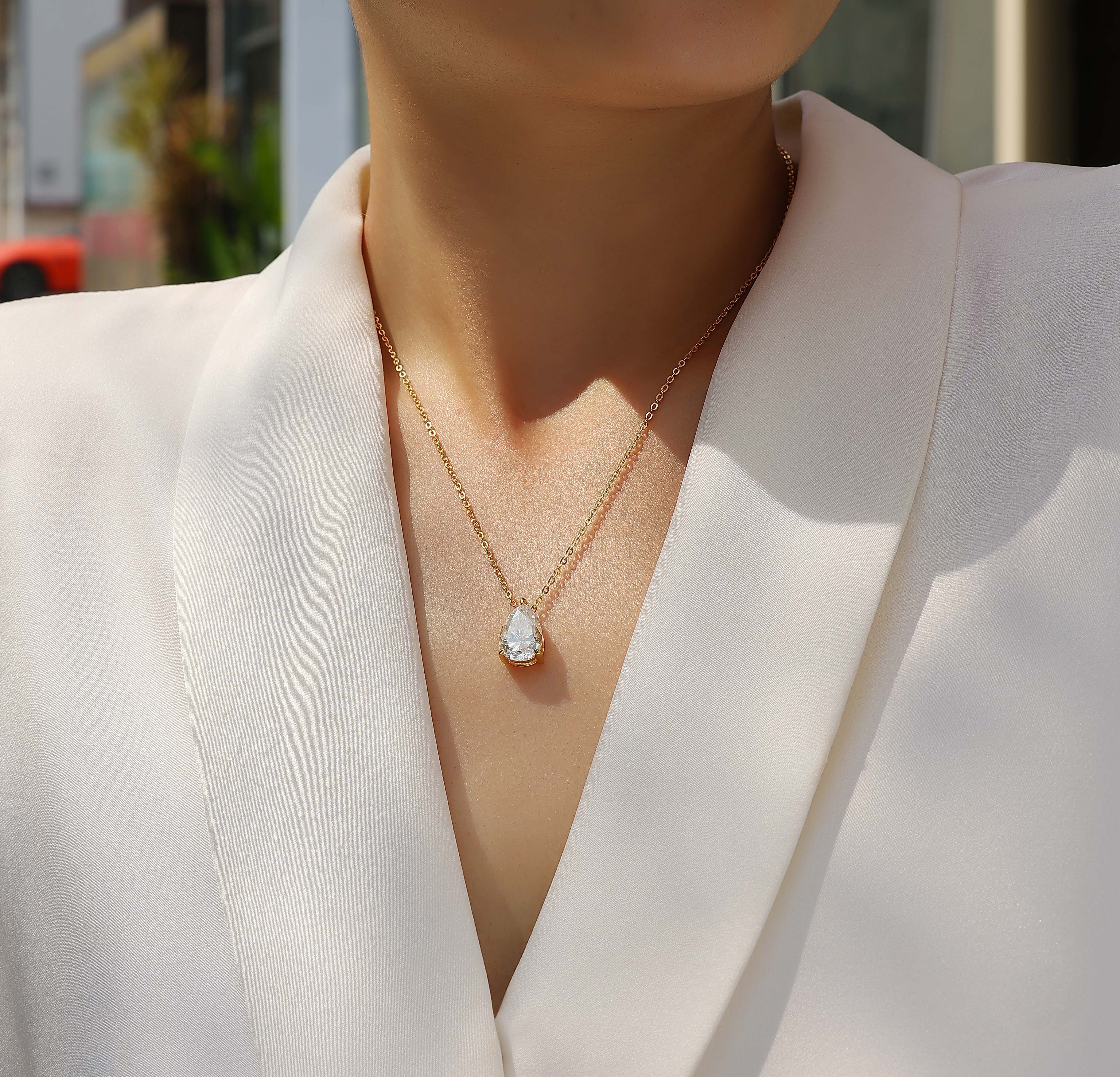 Collar de Moissanita Corte Pera en Plata S925 Chapado en Oro — Brillo Tipo Diamante (Incluye Cadena)