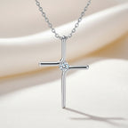 Collar Cruz Minimalista con Circonia — Acero Titanio en Baño de Oro