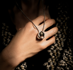 Collar con Colgante Oriental Giratorio — Bicolor Plata y Oro, Estilo Retro Étnico