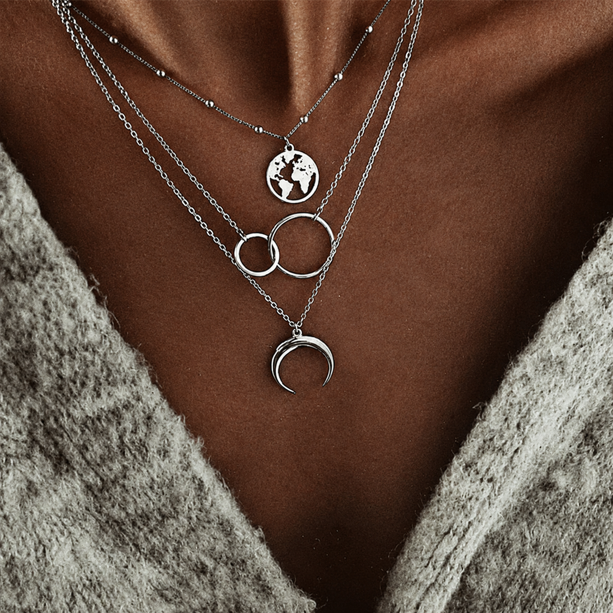 Collar Multicapa Boho Luna y Mapa — Estilo Minimalista Plateado