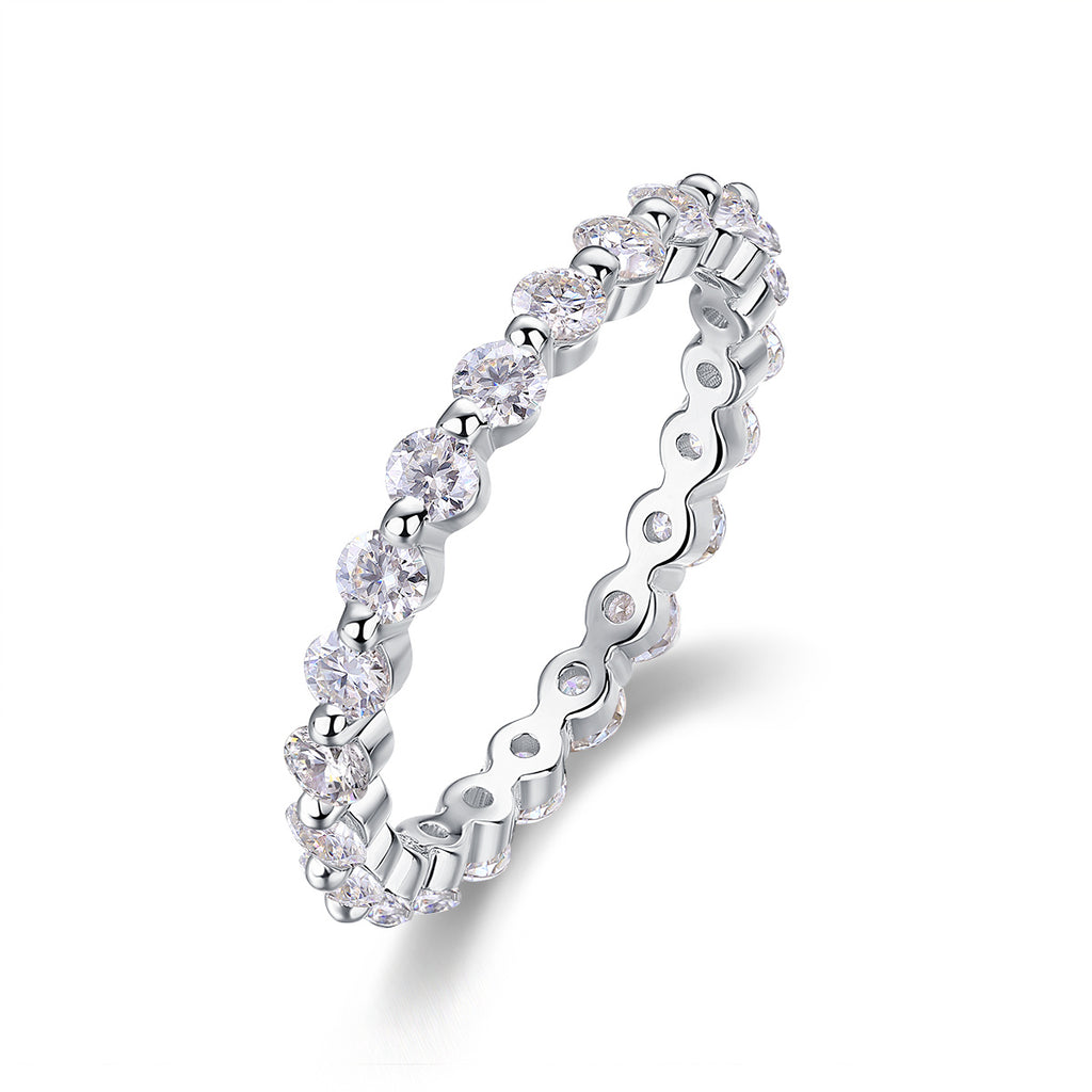 Anillo Eternity con Moissanitas Redondas — Brillo Tipo Diamante en Plata