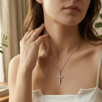 Collar Cruz Diamantada con Nudo Infinito — Estilo Elegante