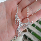 Collar Ángel Protector con Detalle de Cristal — Estilo Religioso y Elegante